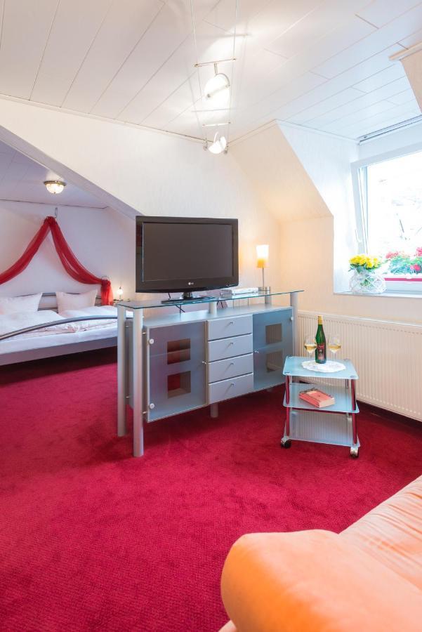Moselromantik-Hotel Zum Loewen Ediger-Eller Exteriör bild