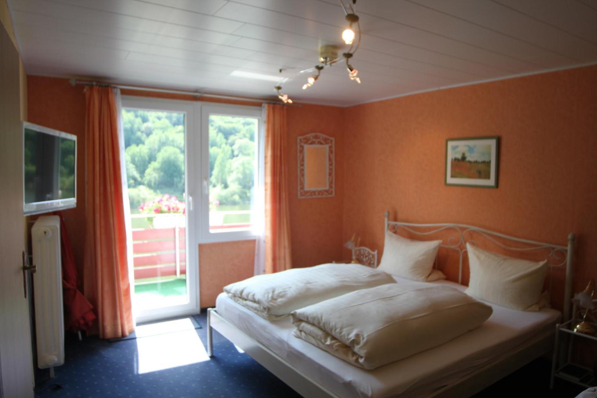 Moselromantik-Hotel Zum Loewen Ediger-Eller Rum bild