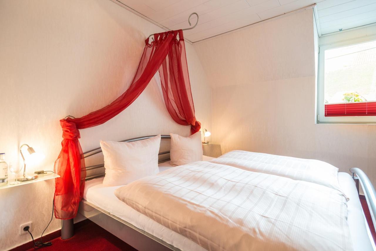 Moselromantik-Hotel Zum Loewen Ediger-Eller Rum bild
